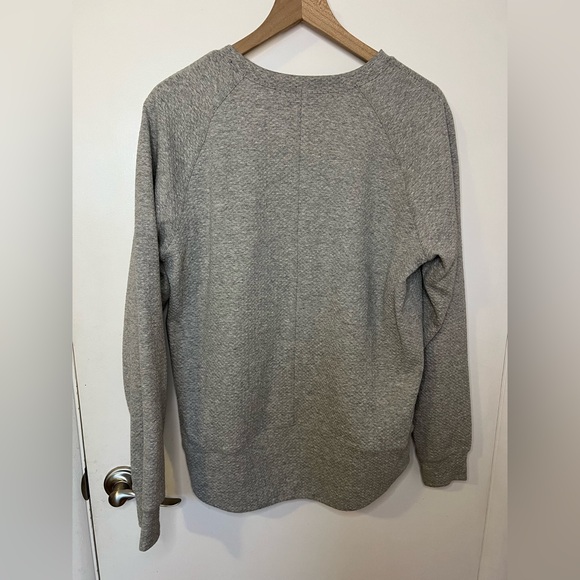 Lululemon light grey Women’s At Ease Crew Neck sz 12 - Picture 2 of 3